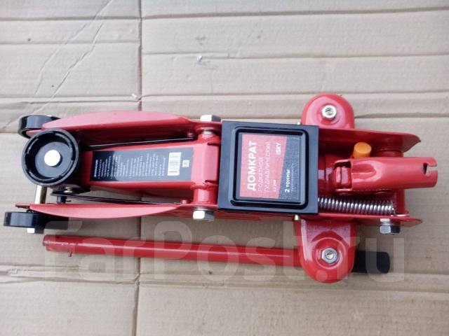 Домкрат подкатной - Инструмент и оборудование в Находке