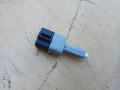 Концевик под педаль тормоза. Toyota: Premio, Corolla Spacio, Allion, Allex, Corolla Axio, Corolla, Estima, Celica, Caldina, Wish, Corolla Fielder, Isi...