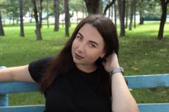 Горничная, камердинер. Незаконченное высшее образование (студент)