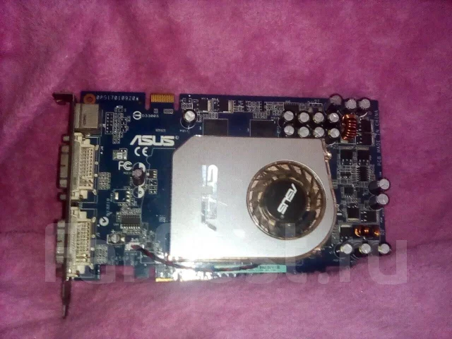 GeForce GT 220 ����
