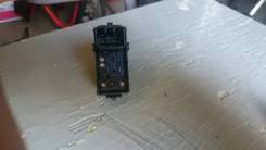 Кнопка стеклоподъемника. Toyota Crown Majesta, GS171, JKS175, JZS171, JZS173, JZS175, JZS177, JZS179, UZS171, UZS173, UZS175 Toyota Crown, GS171, GS17...