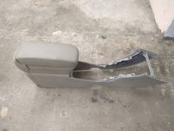 Подлокотник. Toyota Avensis, ADT250, ADT251, AZT250, AZT250L, AZT250W, AZT251, AZT251L, AZT251W, ZZT250, ZZT251, ZZT251L Двигатели: 1ADFTV, 1AZFE, 1AZ...