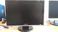 Samsung. 19", ���������� �� (LCD)