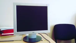 LG. 17", ���������� �� (LCD)