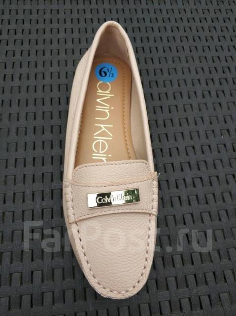 Calvin Klein USA 36 37 4 700