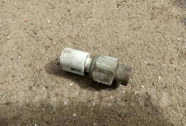 Лагуна 2 датчик давления хладагента. Датчик давления хладагента рено меган 2. Датчик давления хладагента меган 2. 7700417506 датчик кондиционера renault. Датчик давления хладагента рено логан.