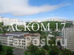 3-комнатная, улица Адмирала Кузнецова 90. 64, 71 микрорайоны, агентство, 67 кв. м. Вид из окна днём