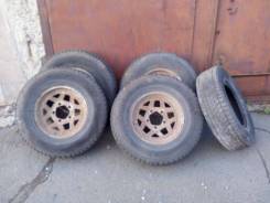 Продам зимнюю резину TOYO/hankook 215/80 R15 во Владивостоке. x15" 5x112.00