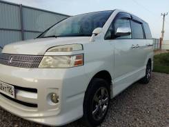 Toyota Voxy. С водителем