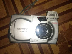 Olympus Camedia C-2000 Zoom. ����� 4-� ��, ���: 3� ����