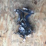 Крепление капота. Mazda Demio, DW, DW3W, DW5W Двигатель B3E