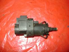 Концевик под педаль тормоза. Ford: Focus, Galaxy, Tourneo Connect, C-MAX, Mondeo, EcoSport, Fusion, Transit, Kuga, Maverick, B-MAX, S-MAX, Fiesta Mazd...