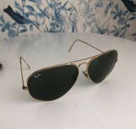 Очки Ray-Ban.