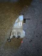 Бачок стеклоомывателя. Toyota Estima Emina, CXR10, CXR10G, CXR11, CXR11G, CXR20, CXR20G, CXR21, CXR21G, TCR10, TCR10G, TCR11, TCR11G Toyota Estima Luc...