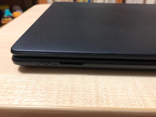 Acer Aspire ES1. 17.3", 2,2����, ��� 8 ��, ���� 1 000���, WiFi: 1, Bluetooth: 1, ����������� �� 5��. ����