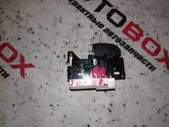 Кнопка стеклоподъемника. Toyota Mark II, GX90, JZX90, JZX90E, JZX91, JZX91E, JZX93, LX90, LX90Y, SX90 Toyota Cresta, GX90, JZX90, JZX91, JZX93, LX90...