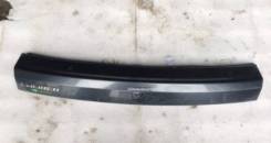 Накладка крышки багажника. Dodge Caliber, PM Двигатели: EBA, ECD, ECE, ECN, ED3, ED4, EDG
