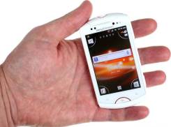 Sony Ericsson Live with Walkman. Б/у, до 8 Гб, Белый