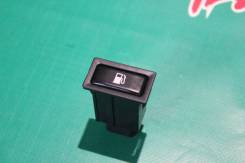 Кнопка открывания бензобака. Toyota Avensis, ADT250, ADT251, AZT250, AZT250L, AZT250W, AZT251, AZT251L, AZT251W, AZT255, AZT255W, CDT250, ZZT250, ZZT2...