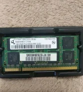 SO-DIMM DDR2.