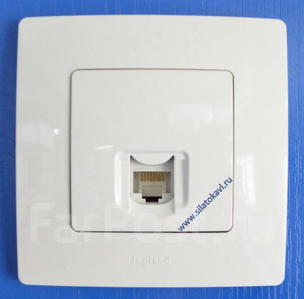 Розетка компьютерная legrand etika 672241 скрытая установка белая один модуль rj45 cat 5