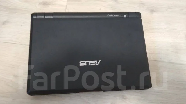 Asus Eee PC 701. 7", 1����, ��� 1024 ��, ���� 4���, WiFi: 1, Bluetooth: 1, ����������� �� 5��. ����