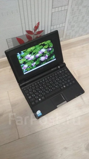 Asus Eee PC 701. 7", 1����, ��� 1024 ��, ���� 4���, WiFi: 1, Bluetooth: 1, ����������� �� 5��. ����