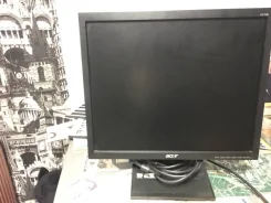 Acer. 17", ���������� �� (LCD)