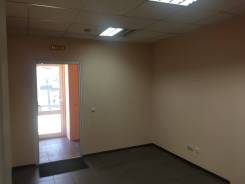 Помещение 58,3 кв. м. в центре города. Улица Ленинградская 36, р-н Центральный, 58 кв. м., цена указана за квадратный метр в месяц