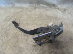 Педаль тормоза. Toyota Avensis, ADT250, ADT251, AZT250, AZT250L, AZT250W, CDT250, ZZT250, ZZT251, ZZT251L Двигатели: 1ADFTV, 1AZFE, 1AZFSE, 1CDFTV, 1Z...