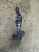 Крепление капота. Toyota Avensis, ADT250, ADT251, AZT250, AZT250L, AZT250W, AZT251, AZT251L, AZT251W, AZT255, AZT255W, CDT250, ZZT250, ZZT251, ZZT251L...