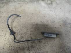 Кнопка открывания багажника. Toyota Avensis, ADT251, AZT250, AZT250L, AZT250W, AZT251, AZT251L, AZT251W, AZT255, AZT255W, CDT250, ZZT251, ZZT251L Двиг...