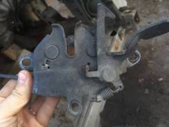 Замок капота. Toyota Town Ace Noah, SR50, SR40G, CR40G, SR50G, CR50G Двигатели: 3SFE, 3CTE, 3CT