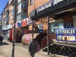 Магазин, салон, офис продаж 86,6 м самое проходное место на Столетии. 87 кв. м., проспект 100-летия Владивостока 43, р-н Столетие. Дом снаружи