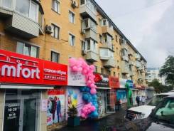 Магазин - 171 м- Столетие - первая линия. 171 кв. м., проспект 100-летия Владивостока 51, р-н Столетие. Дом снаружи