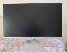 LG. 24", технология OLED