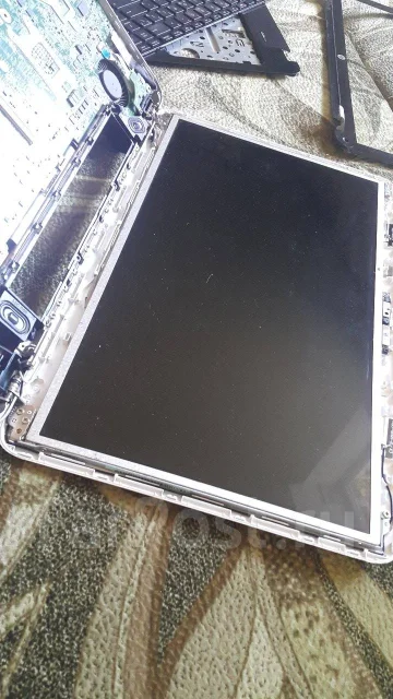 HP Pavilion 15-e051er. 15.6", ��� 4 ��, ���� 500���, WiFi: 1, Bluetooth: 1 ����