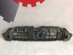 Кронштейн решетки радиатора. Audi A5, 8F7, 8T, 8T3, 8TA Двигатели: CABD, CAEB, CDNC, CDUC, CJED, CJEE, CMUA, CNCD, CNCE