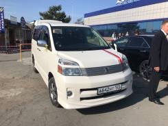 Toyota Voxy. С водителем