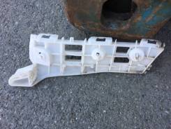 Крепление бампера. Toyota Prius, ZVW30, ZVW30L Двигатель 2ZRFXE