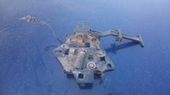Замок капота. Volkswagen Passat, 3B5 Двигатели: 1Z, ACK, ADP, ADR, AEB, AEG, AFB, AFH, AFN, AFY, AGE, AGR, AGZ, AHA, AHH, AHL, AHU, AJM, AJT, AKN, ALG...