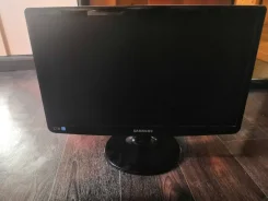 Samsung. 24", ���������� OLED