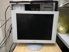 Sony. 15" ����
