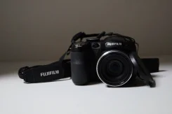 Fujifilm FinePix S1600. 10 - 14.9 ��, ���: 14� � ����� ����