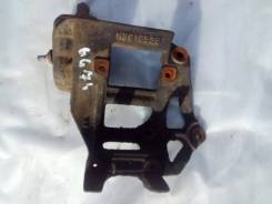Крепление компрессора кондиционера. Mitsubishi Pajero, V25W, V45W, V25C Двигатель 6G74
