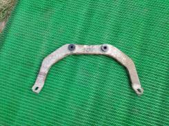 Крепление глушителя. Nissan: Skyline, Fairlady Z, 350Z, Stagea, Fuga, 370Z Двигатели: VQ25DD, VQ25HR, VQ30DD, VQ35DE, VQ35HR, VQ37VHR, VQ25DE