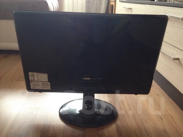 LG. 21.5" ����