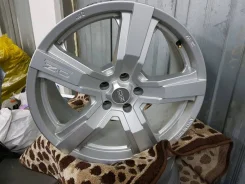 OZ Racing Versilia. 9.5x20", 5x120, ET45, �� 75,1���. ����