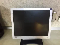 BenQ. 15" ����