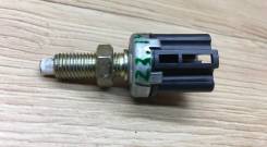 Концевик под педаль тормоза. Toyota Corolla Fielder, ZZE123, ZZE123G
